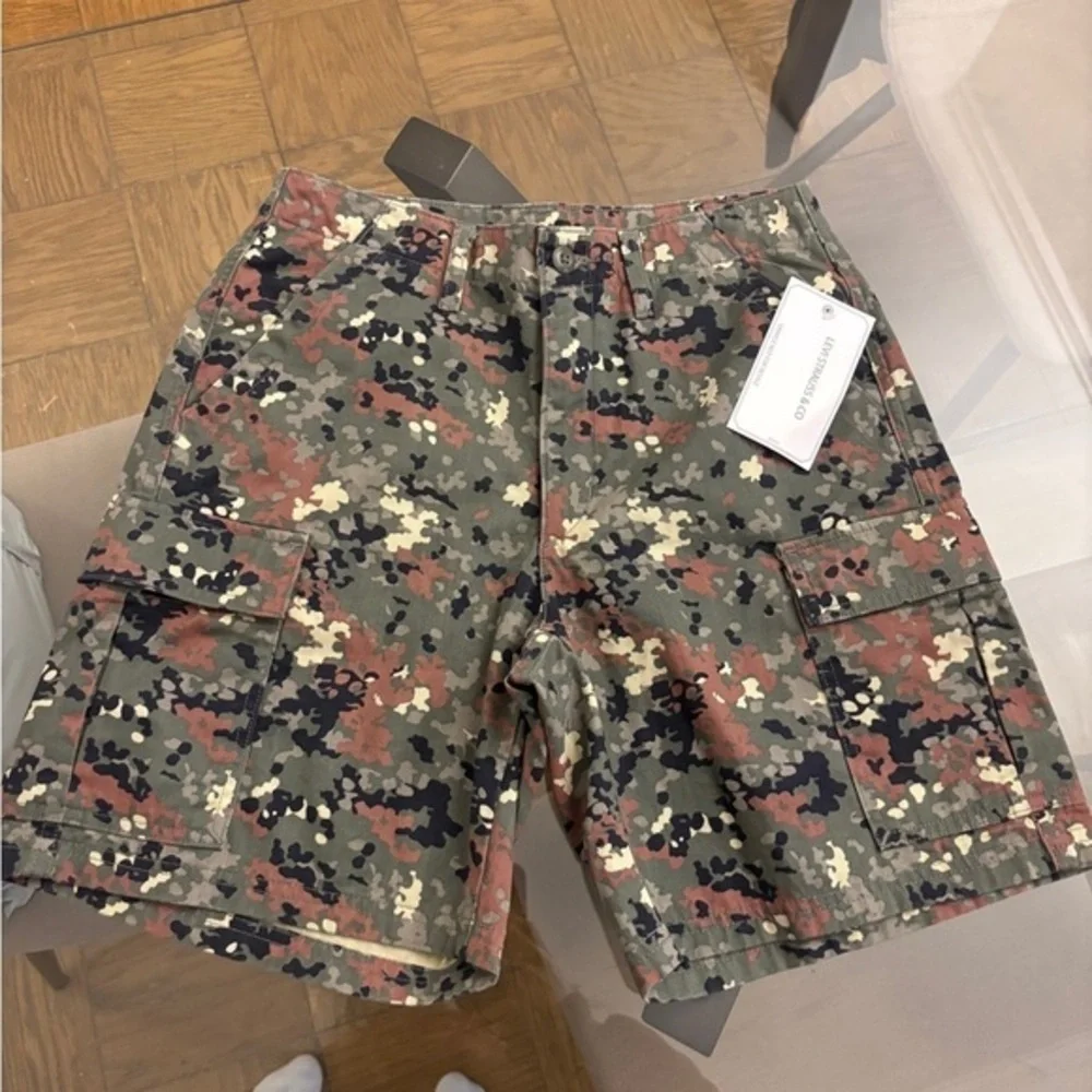 NWT! Levi's Multicolor Cargo Shorts Size 27